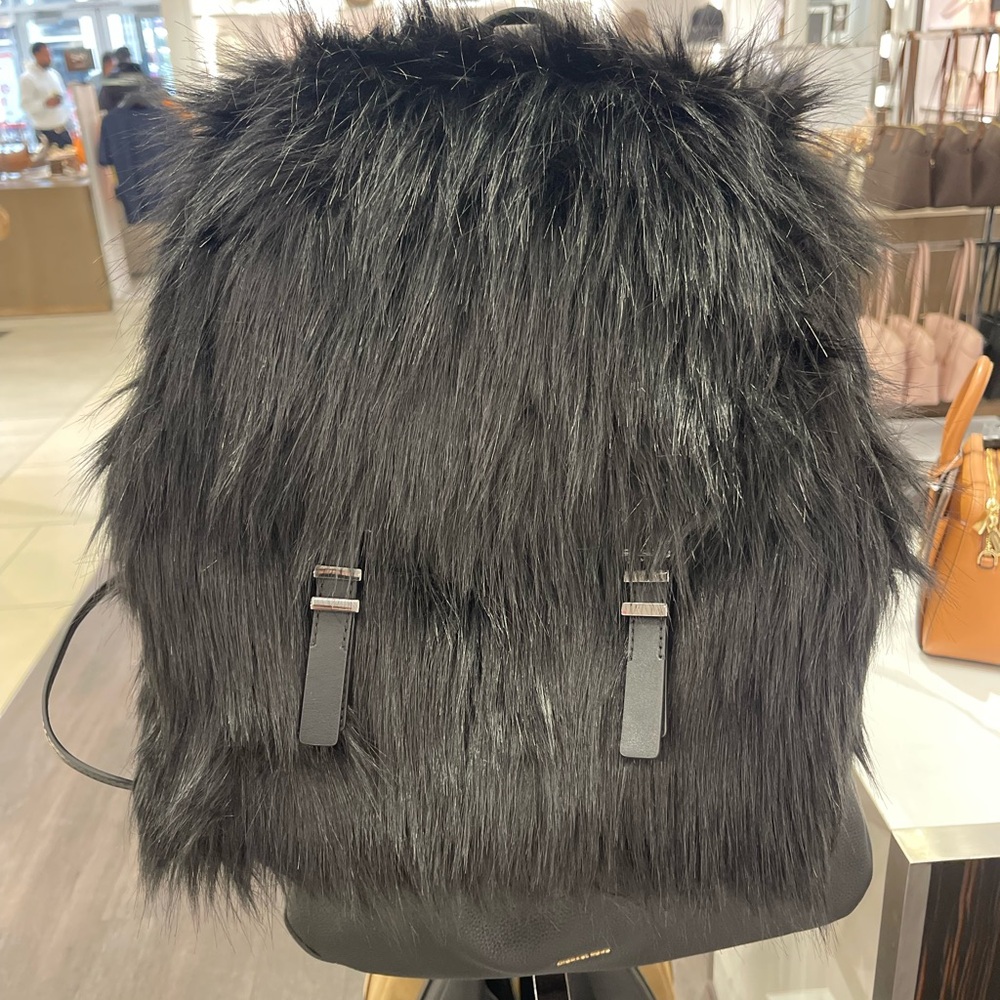 MICHAEL MICHAEL KORS Quinn Medium Flap Faux Fur Backpack
Black
NWT
Live Style - Picture 16 of 16